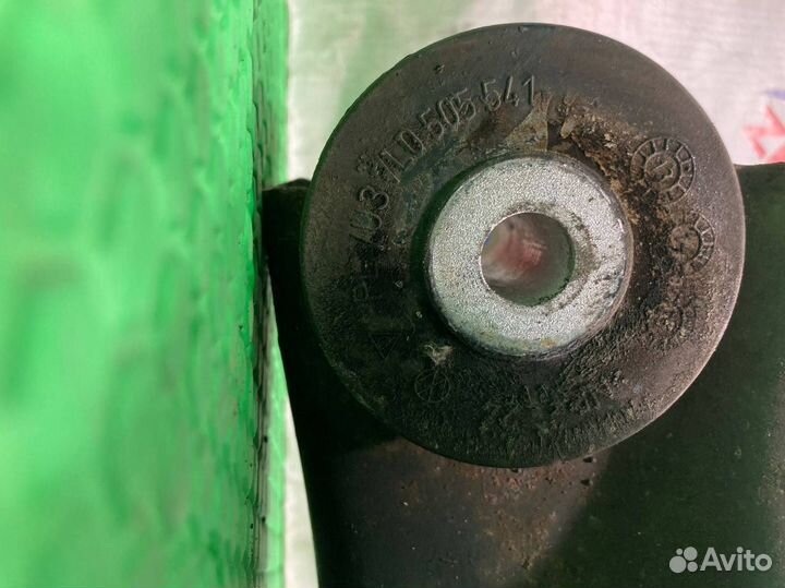 Рычаг подвески задний левый Volkswagen Touareg NF