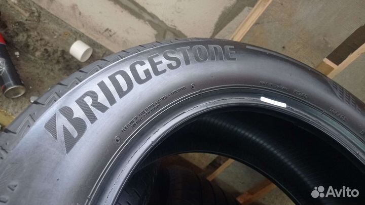 Bridgestone Turanza T005 215/55 R17