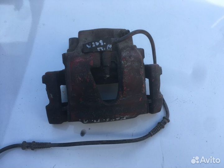 Суппорт передний левый Mercedes Clk W208 M111 1998