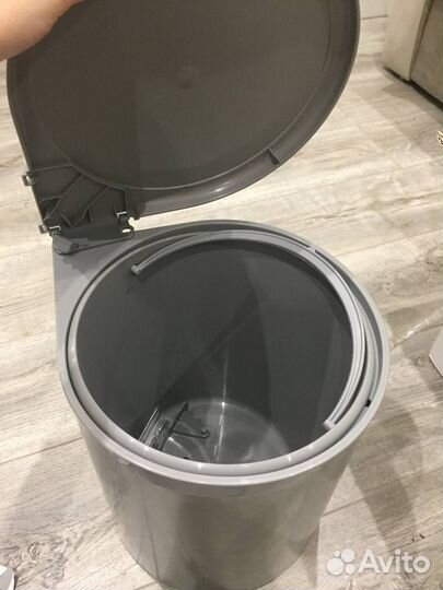 Выдвижное мусорное ведро