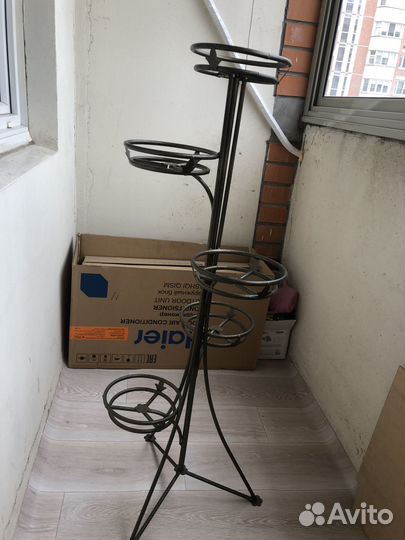 Подставка для цветов напольная металлическая