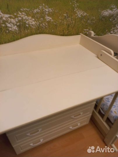 Пеленальный комод и кроватка