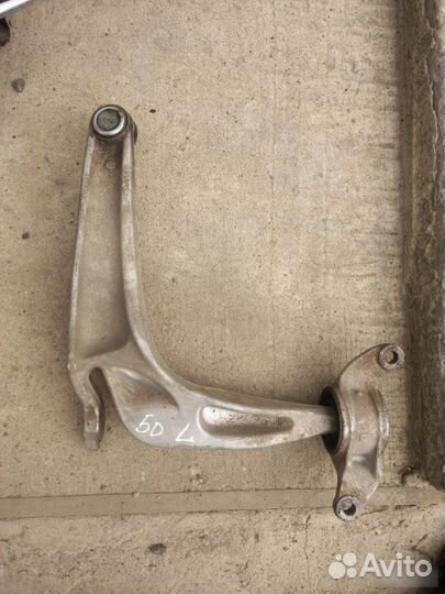 Рычаг подвески передний правый Honda Civic 8 5D