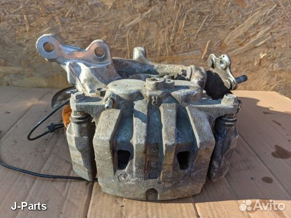 Поворотный кулак в сборе 2018- Тойота рав4 ха50