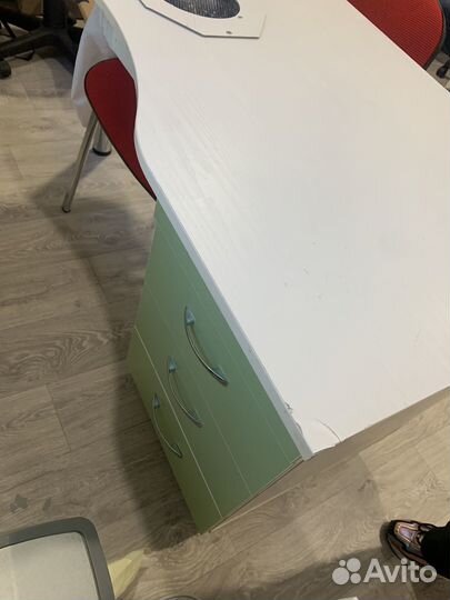 Стол маникюрный