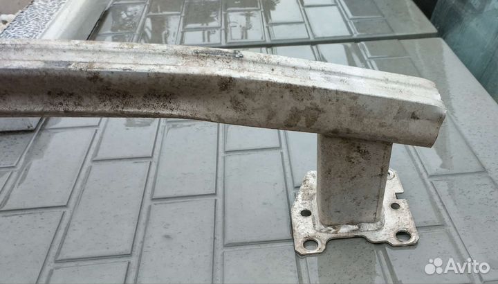 Усилитель бампера Рено scenic3