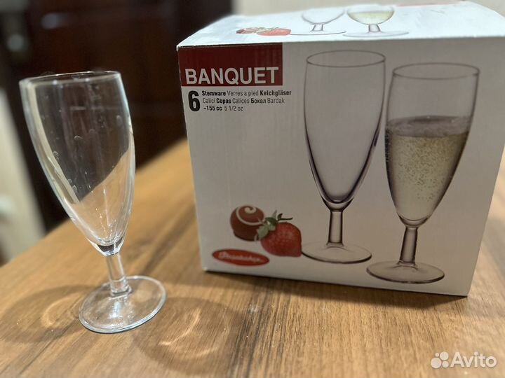 Фужеры и разная стеклянная посуда