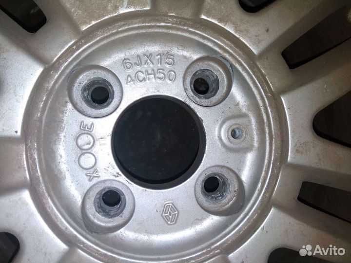 Два литых диска R15 с логана
