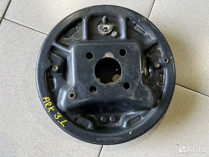 Щит опорный задний левый Renault Arkana пробег 46