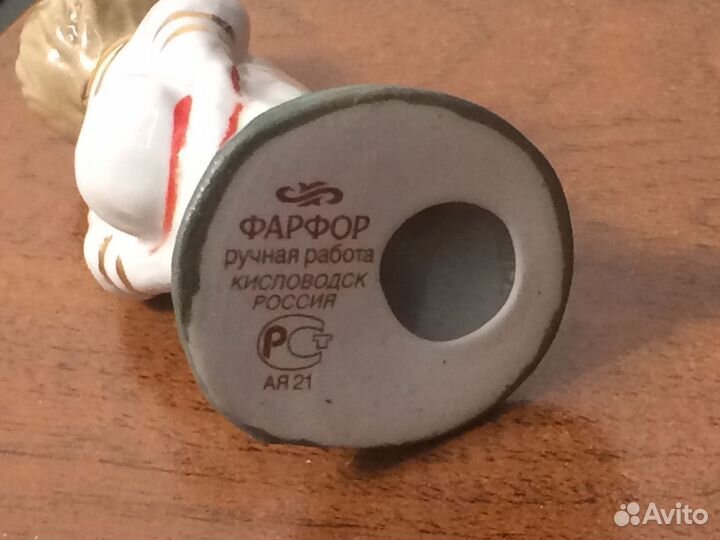 Фарфоровая статуэтка 