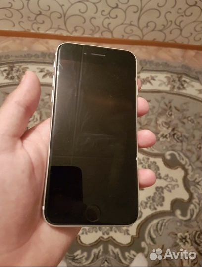 Телефон iPhone se 2020
