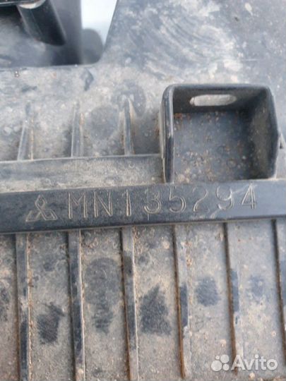 Корпус воздушного фильтра Mitsubishi Outlander 1