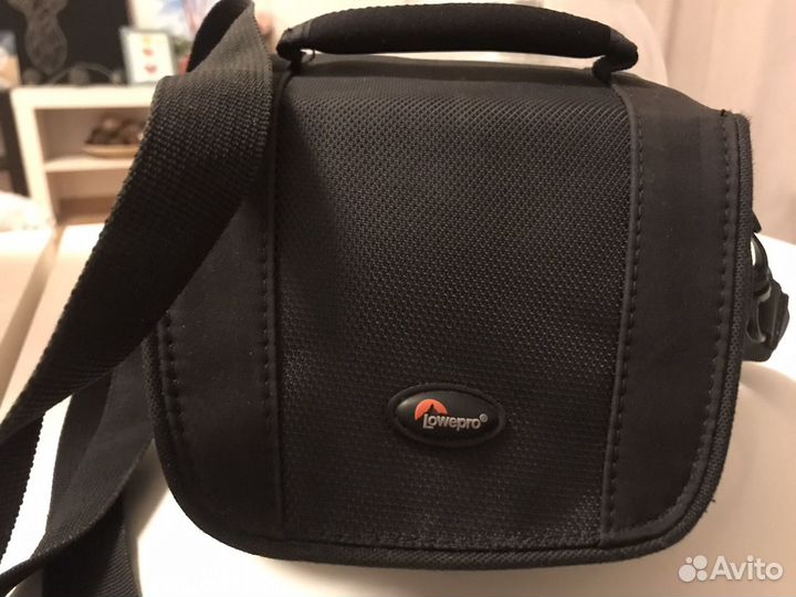 Зеркальный фотоаппарат Canon PC1560