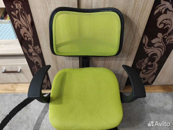 Компьютерный детский стул в отличном состоянии