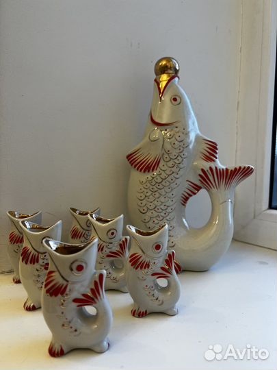 Фарфоровый графин и 6 стопок