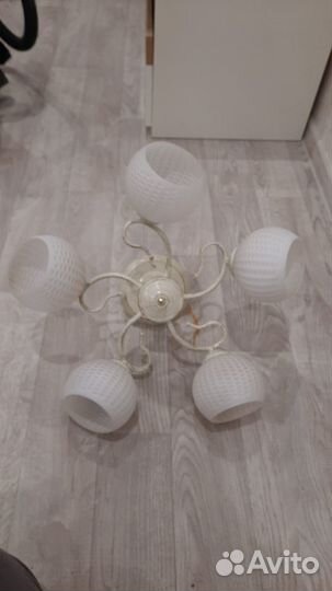 Продам люстру