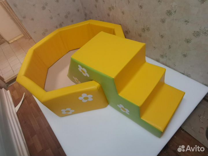 Сухой бассейн ромашка и спуск горка