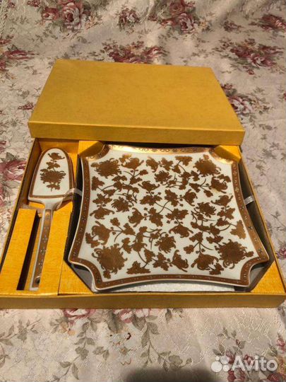 Фарфоровое блюдо для торта с лопаткой