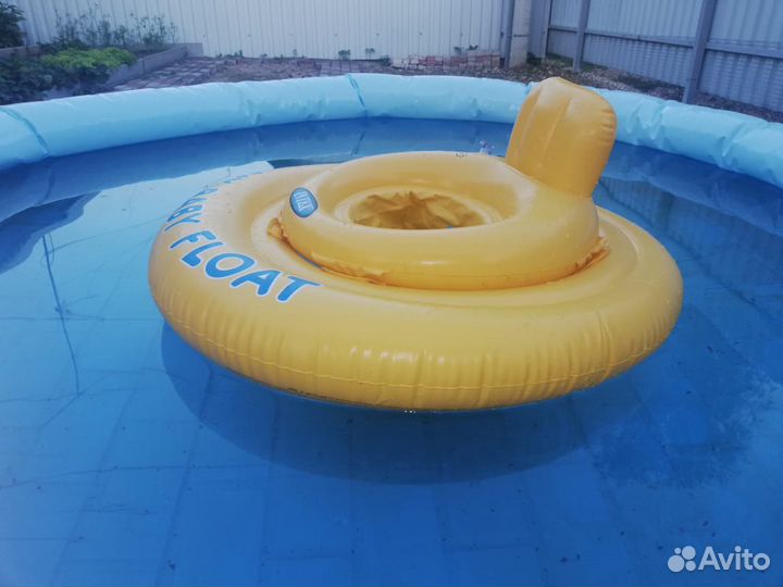 Надувной круг для плавания
