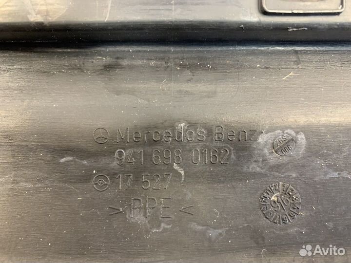 Накладка лобового стекла левая