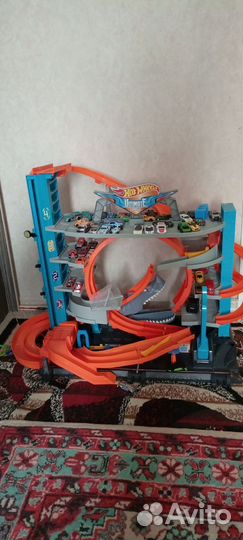 Hot wheels трек гараж парковка