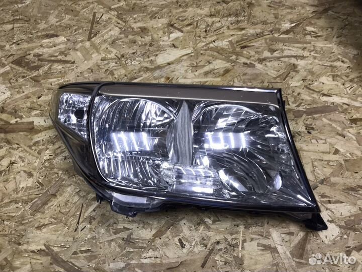 Фара оригинальная правая toyota land cruiser 200