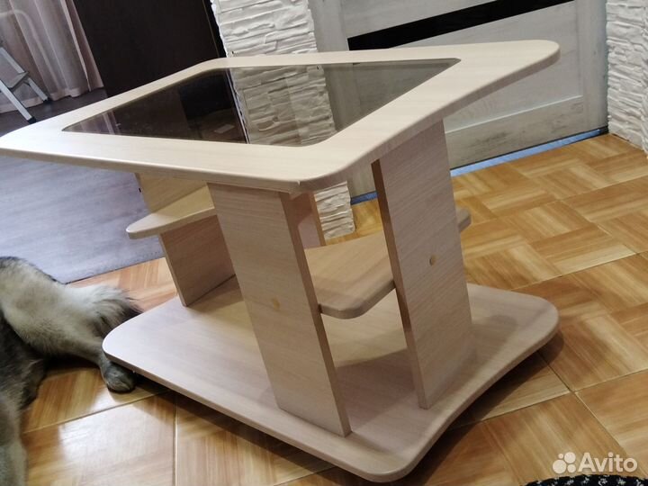 Журнальный столик на колесах бу