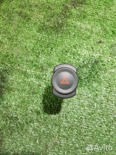 Кнопка аварийной сигнализации Renault Logan