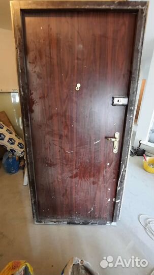 Дверь входная металлическая правая бу