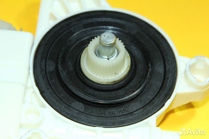 W204 C250 Моторчик стеклоподъемника задний левый