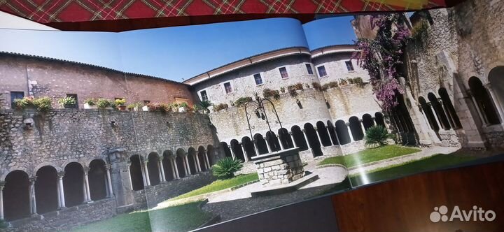 Книга-альбом с иллюстрациями Италии