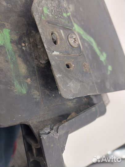 Фара (передняя) Mitsubishi Montero Sport / Pajero