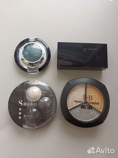 Набор косметики (тени для глаз и бровей,румяна)