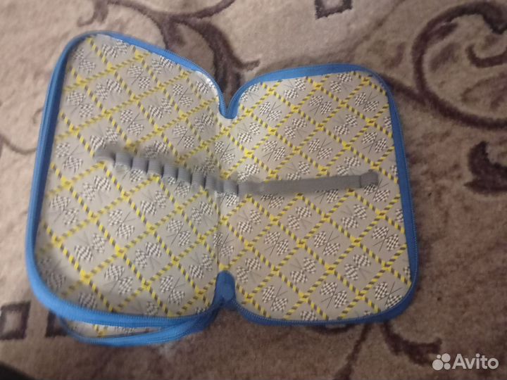 Пенал,3 отдела Синий цвет,с машиной