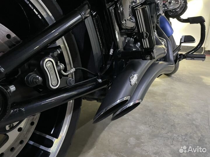 Мотоцикл Harley-Davidson breakout