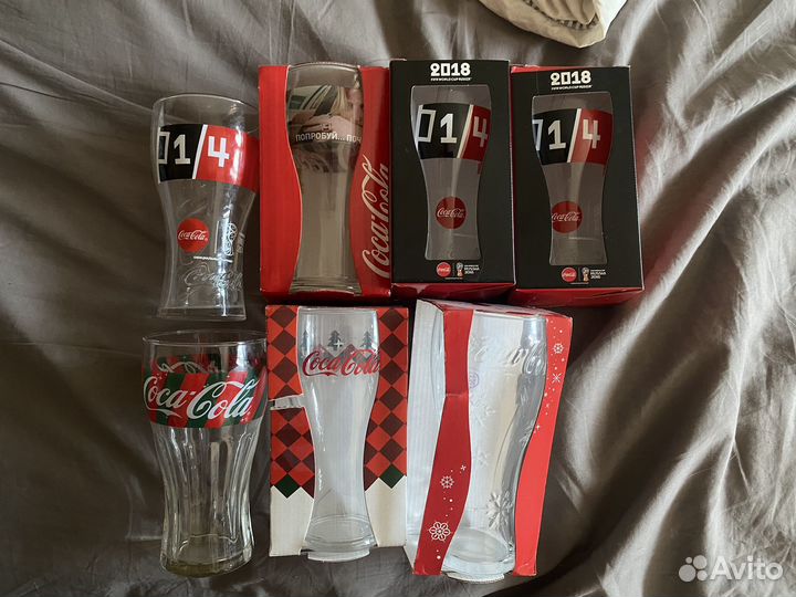 Стаканы и снежный шар Coca Cola
