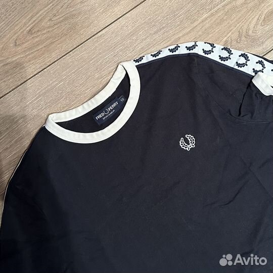 Платье Fred Perry