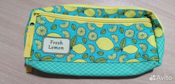 Пластиковый школьный пенал и пенал лимонный
