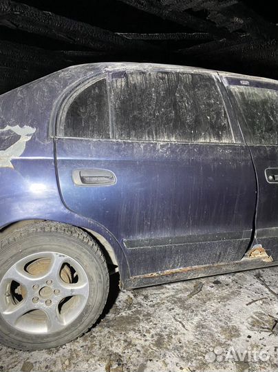 Дверь заднЯя правая toyota carina e AT190