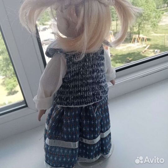 Кукла фарфор