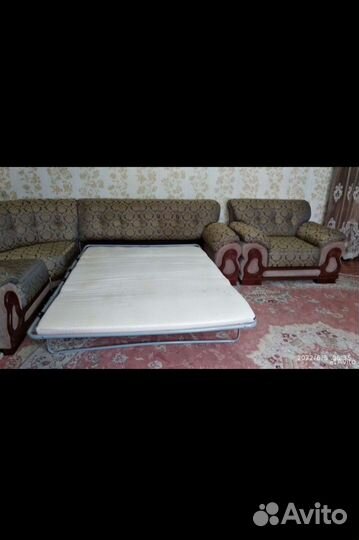 Холл угловой