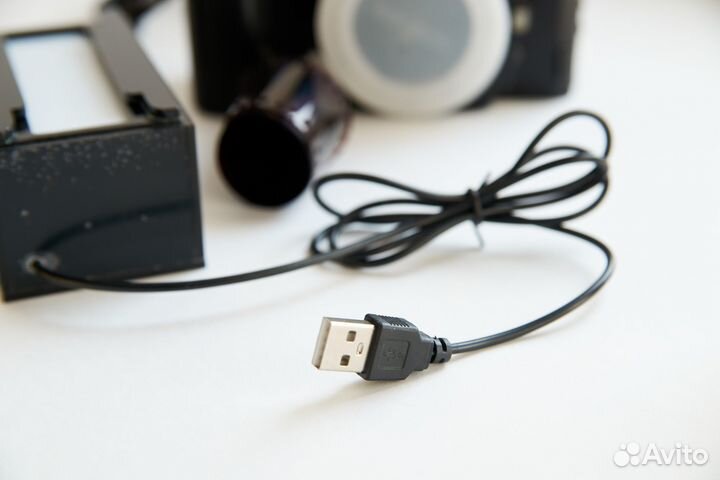 Устройство для оцифровки узкой пленки (135)