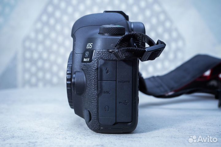 Canon EOS 5D Mark IV Body - зеркальный фотоаппарат