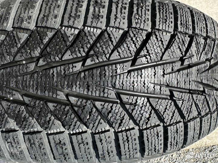 Hankook Winter I'Cept iZ 2 W616 215/50 R17