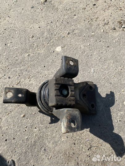 Опора двигателя Lancer 9