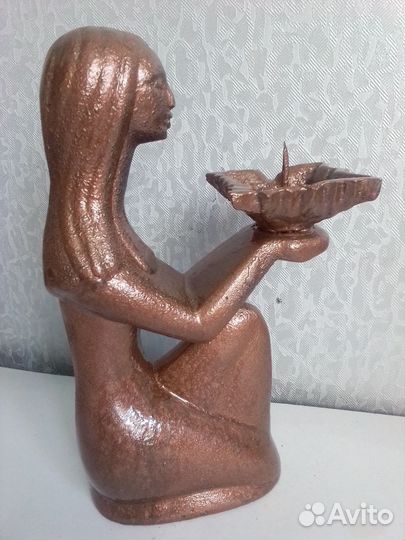 Статуэтка СССР литье Девушка с разносом подсвечник