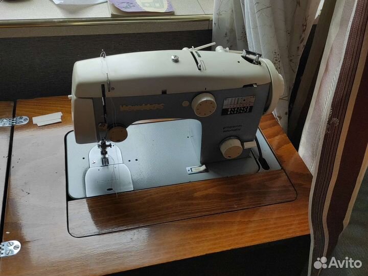 Швейная машина LADA 237