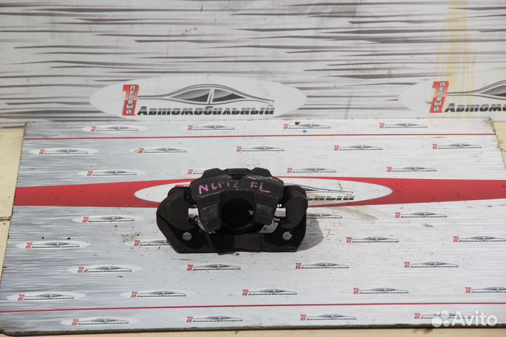 Суппорт перед лево c Toyota Vitz SCP10 1SZ-FE