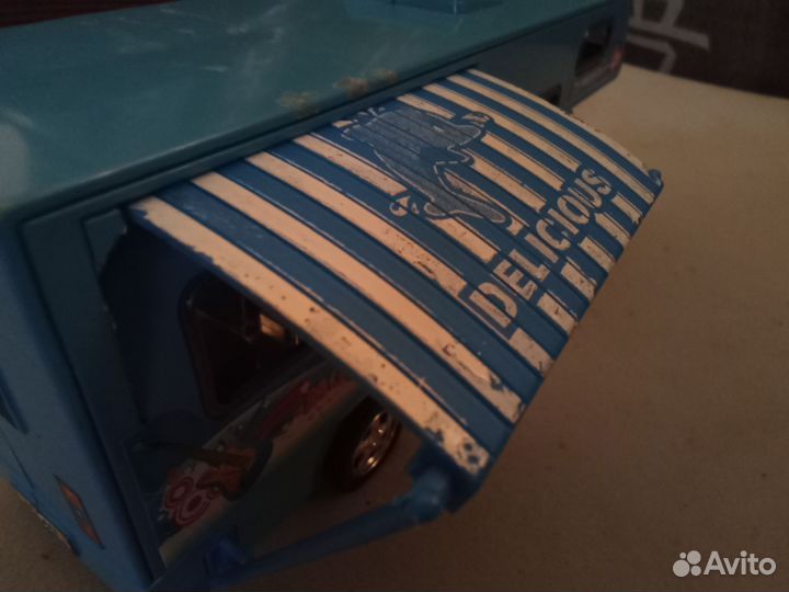 Игрушечный микроавтобус