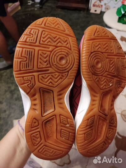 Кроссовки для волейбола asics